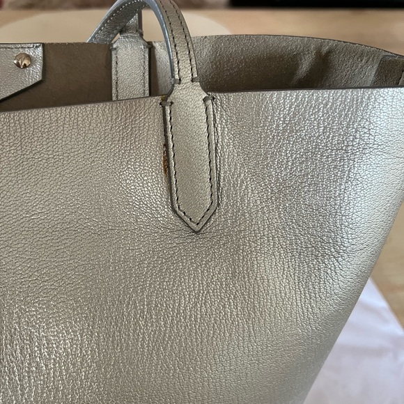 SOLD ❌ Givenchy Metallic Silver Leather Antigona Shopper Tote bag - Picture 6 of 16